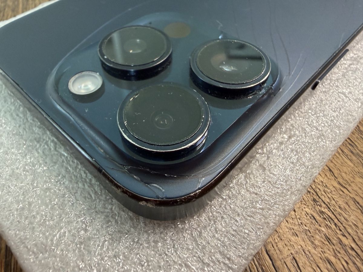 Apple Handys / Smartphones: GLASBRUCH: iphone 15 Pro – Defekt aus Langenthal von fluehmann_ 5