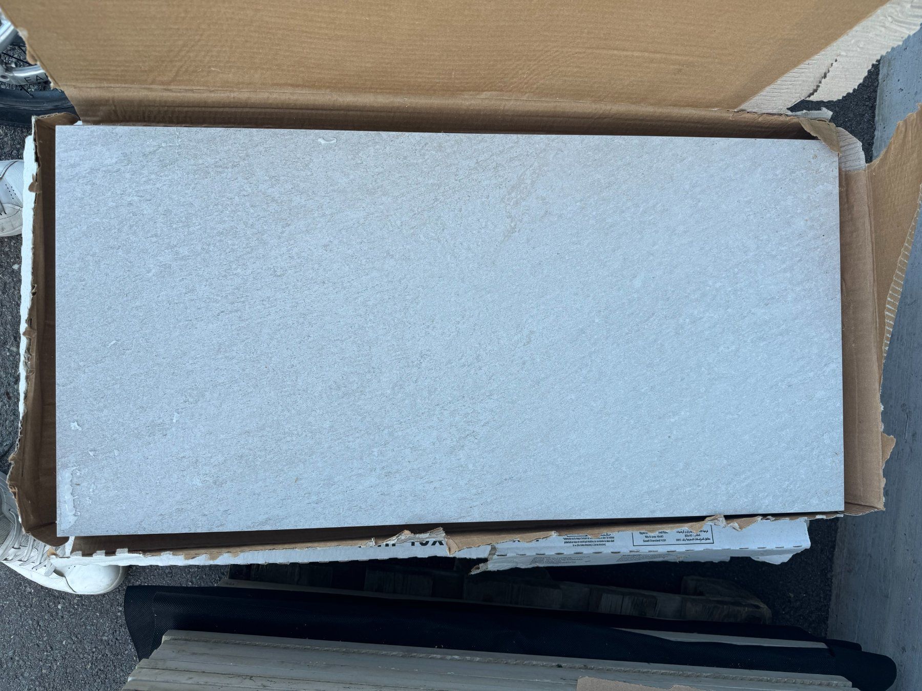 Rivestimenti per pavimenti: Terrassenplatten 27m2 Feinsteinzeugplatten 40/80 cm – Usato da Einsiedeln venduto da Svenkurt