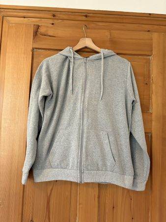 Grauer Kapuzenpullover Reissverschluss Gr. M "Tessentials" 