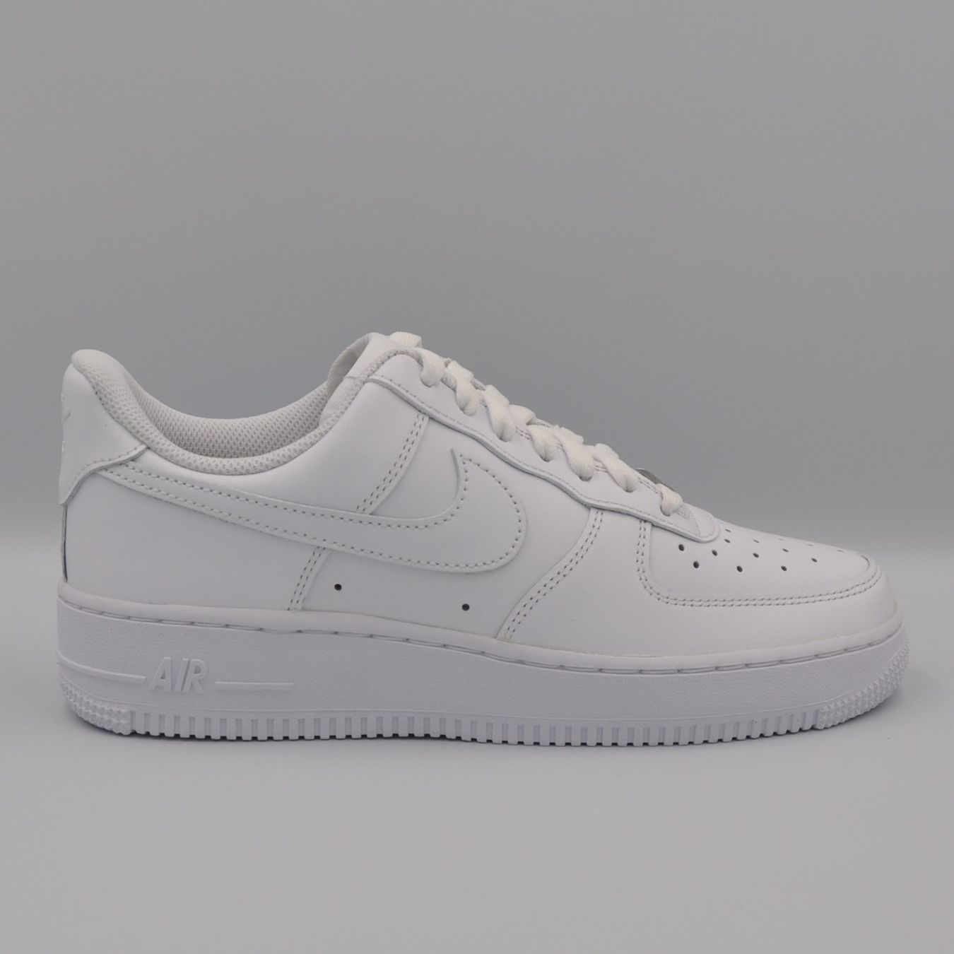 Nike Scarpe da donna: Nike Air Force 1 W White 38 – Nuovo e nell'imballaggio originale da Bern venduto da SneakerheavenLT