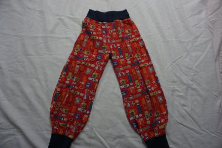 Stoffhose ca. Gr.98-110 ähnlich wie Maxomorra