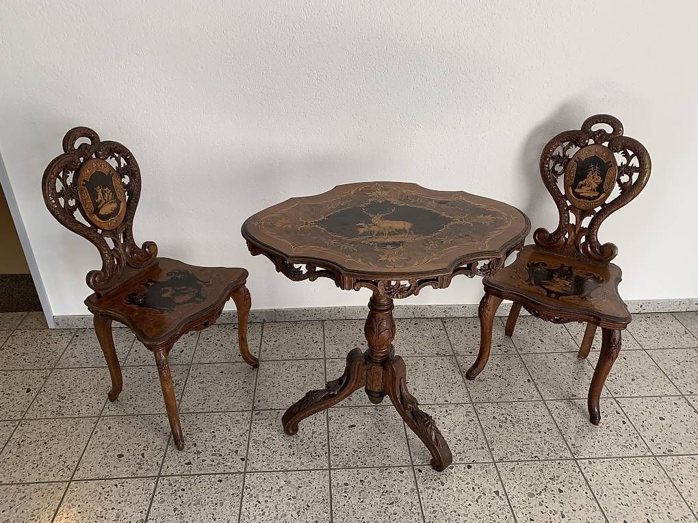 Set di tavolo e panche: Antike Brienzer Sitzgarnitur gefertigt um 1890 – Usato da Rothrist venduto da Oddymanliane