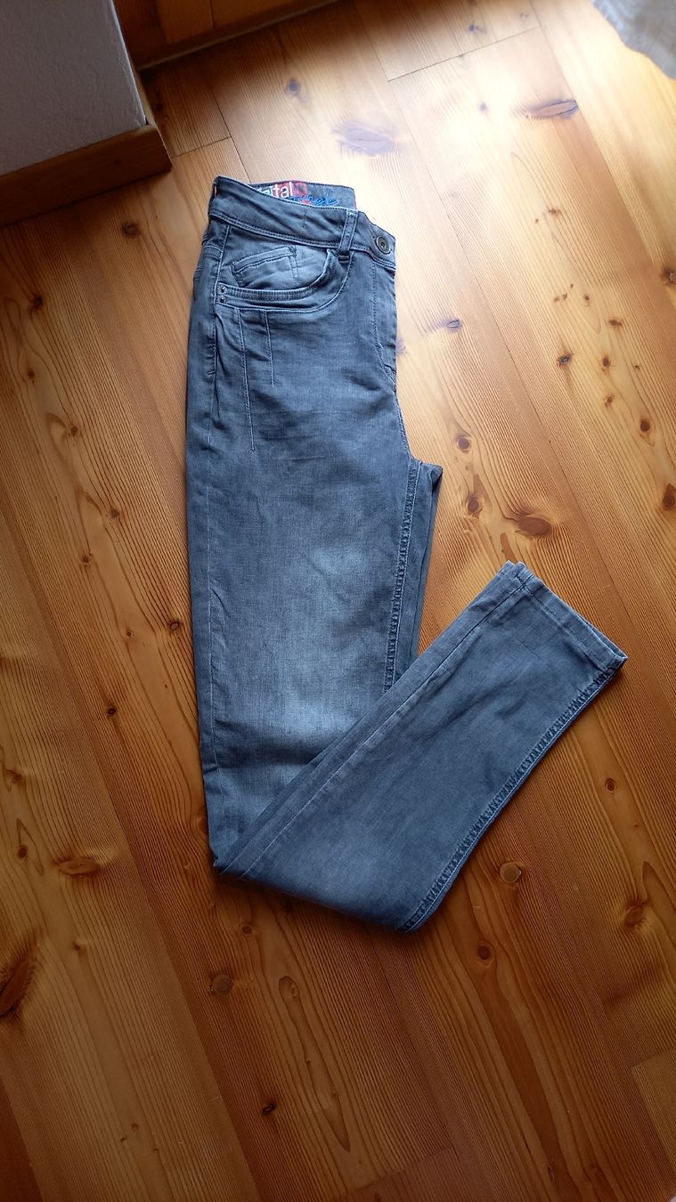 Cecil Jeans: CECIL Jeans Damen grau Grösse 29 – Gebraucht aus St. Gallen von Otterndorf