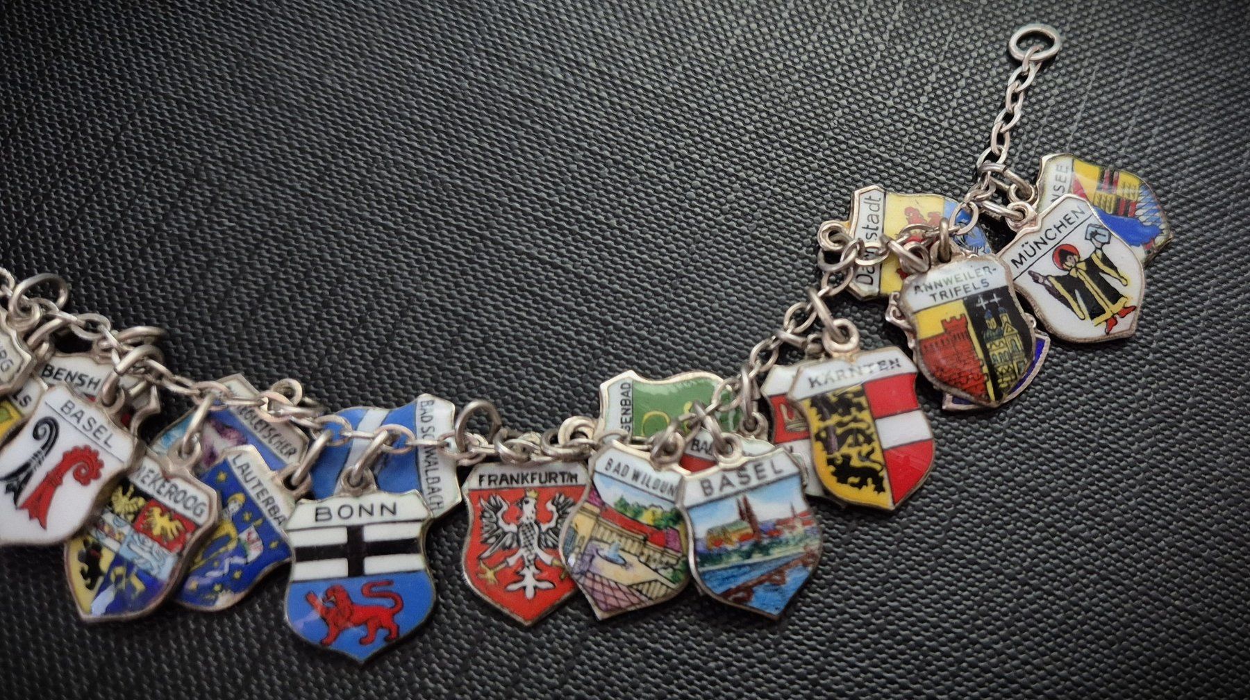 Bracelets: Bettler-Armband mit emaillierten Wappen – D'occasion à Zürich par brinkosos 1