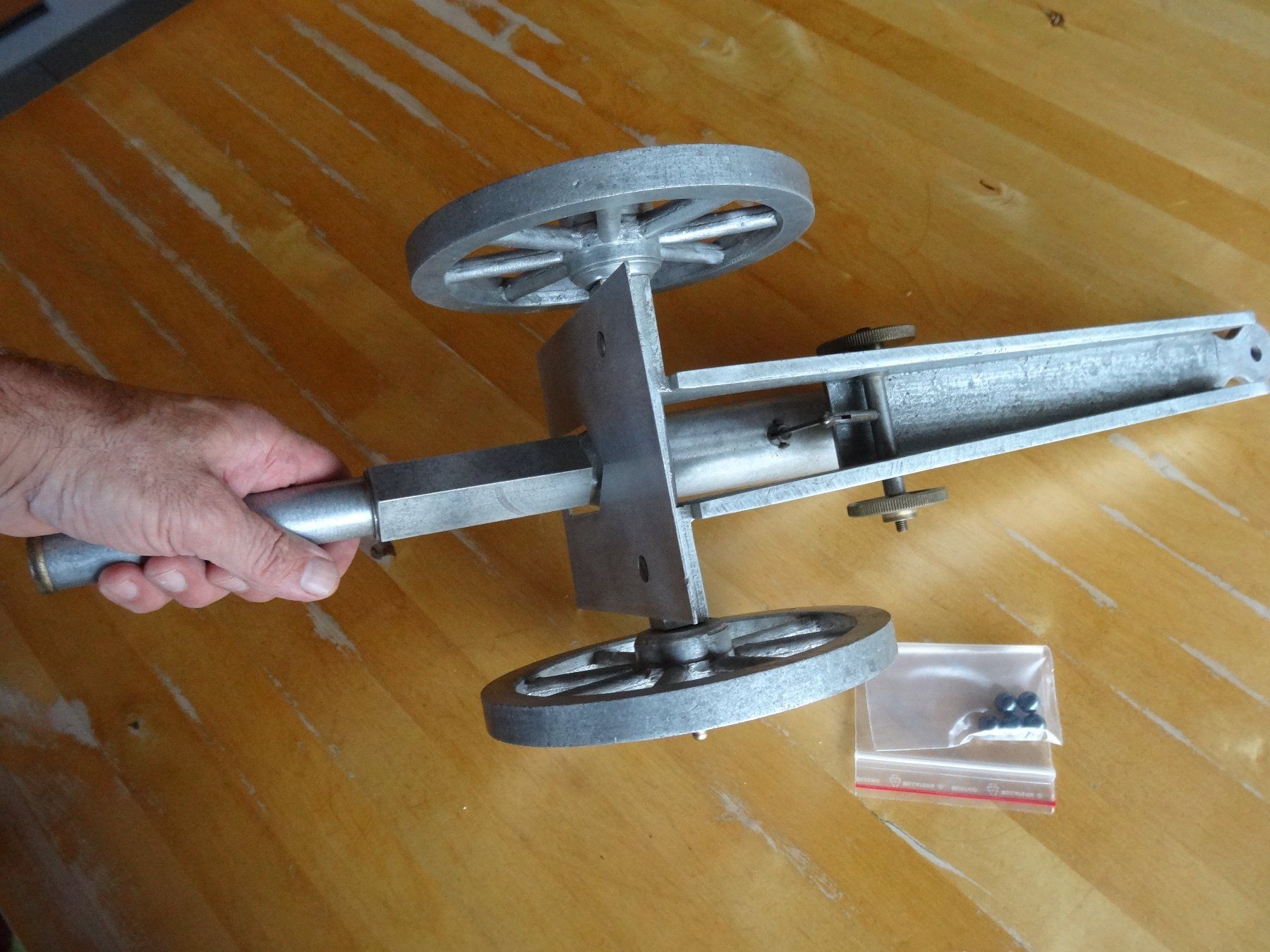 Spielzeuge: réplique de canon en aluminium – Gebraucht aus Rebeuvelier von falcon58 2