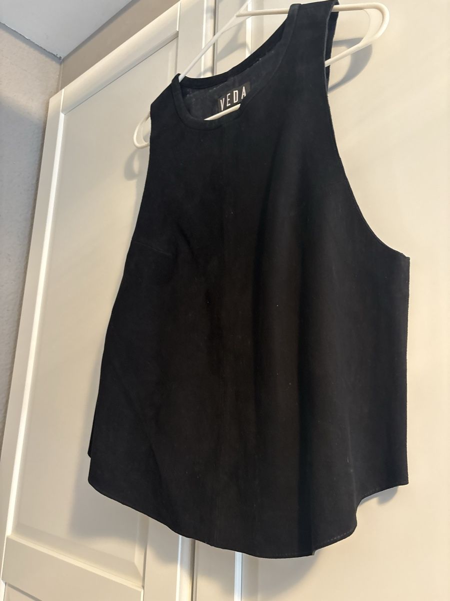 Top: Velour leather top Size Small  – Nuovo (secondo la descrizione) da Zürich venduto da jir_k6j2 1