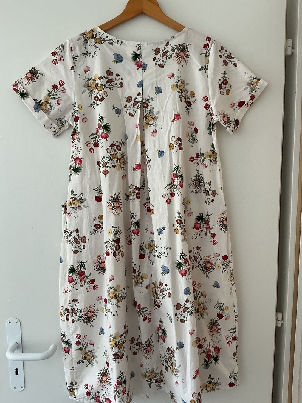 Vestiti: Wunderschönes Baumwollkleid mit Blumenmuster – Usato da Triesen venduto da boston7 2