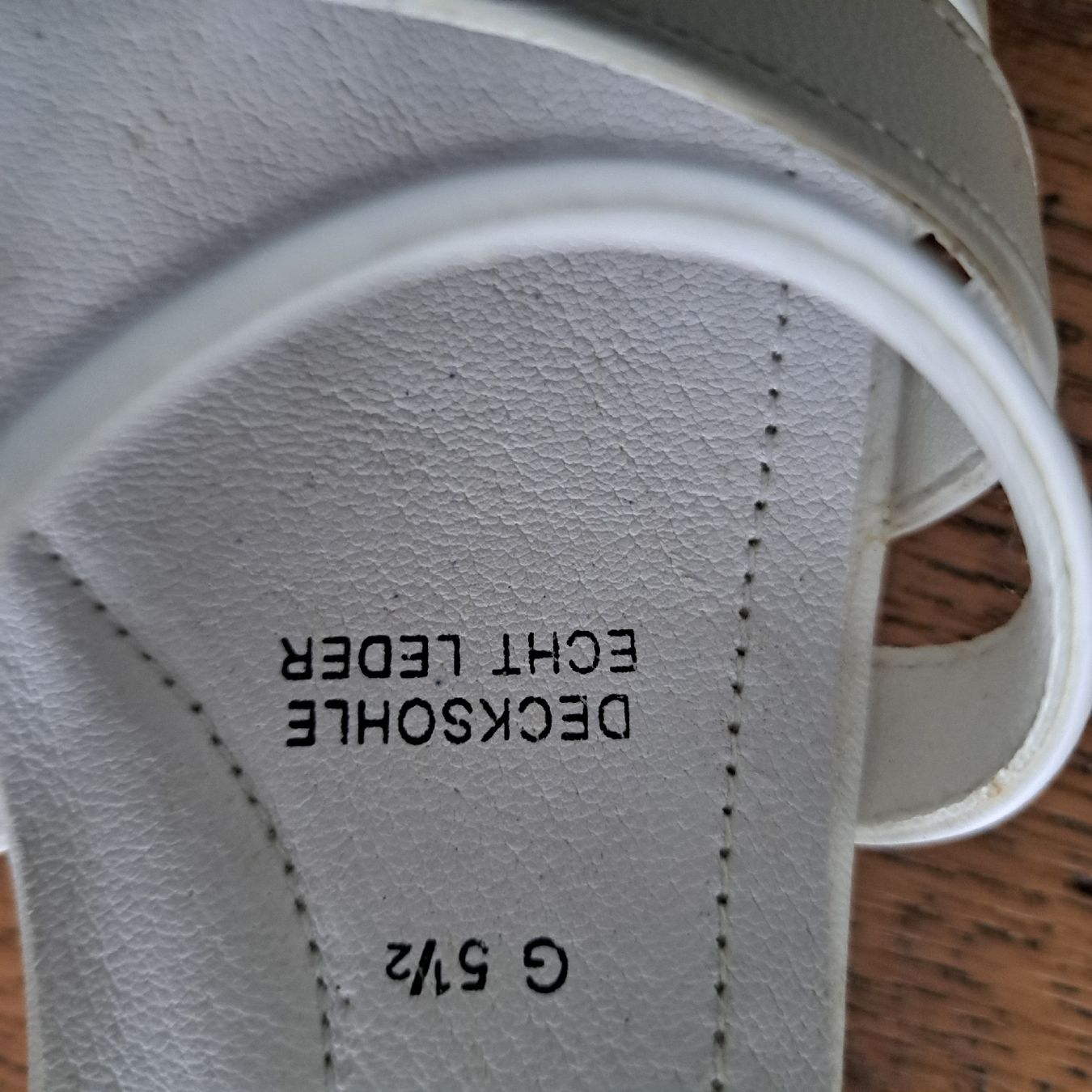 Scarpe da donna: Schicke weisse Sandalen Grösse 36 – Usato da Kriegstetten venduto da Jakasi 2