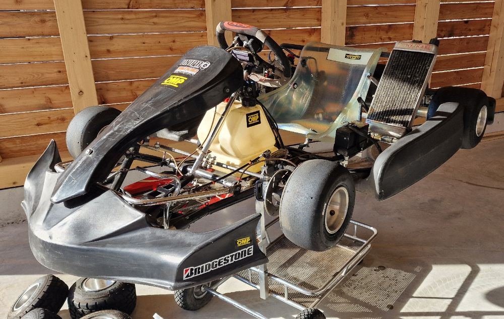 Rennkart swiss-corse 125ccm mit viel Zubehör 1