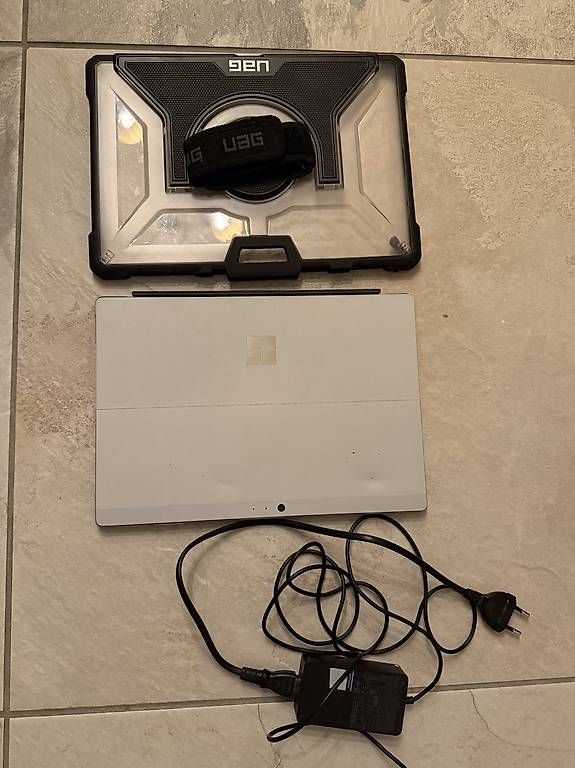 Tablet PC: Microsoft Surface Pro 5, 256GB inkl. Tastatur & UAG Case – Usato da Thun venduto da sch_pg8n 3