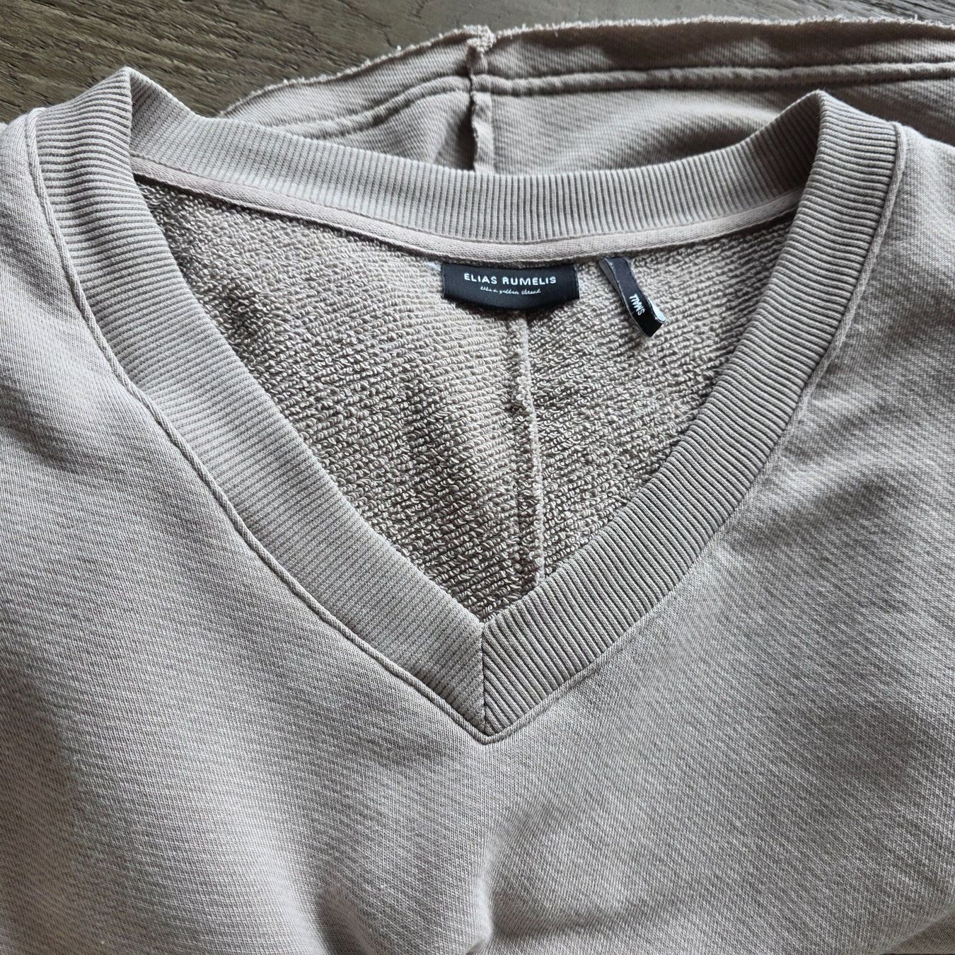 Maglioni & Felpe: 🐸 ELIAS RUMELIS PULLOVER S HELLGRAU V-NECK MEGA SCHÖN – Usato da Môtier (Vully) venduto da Frogs 8