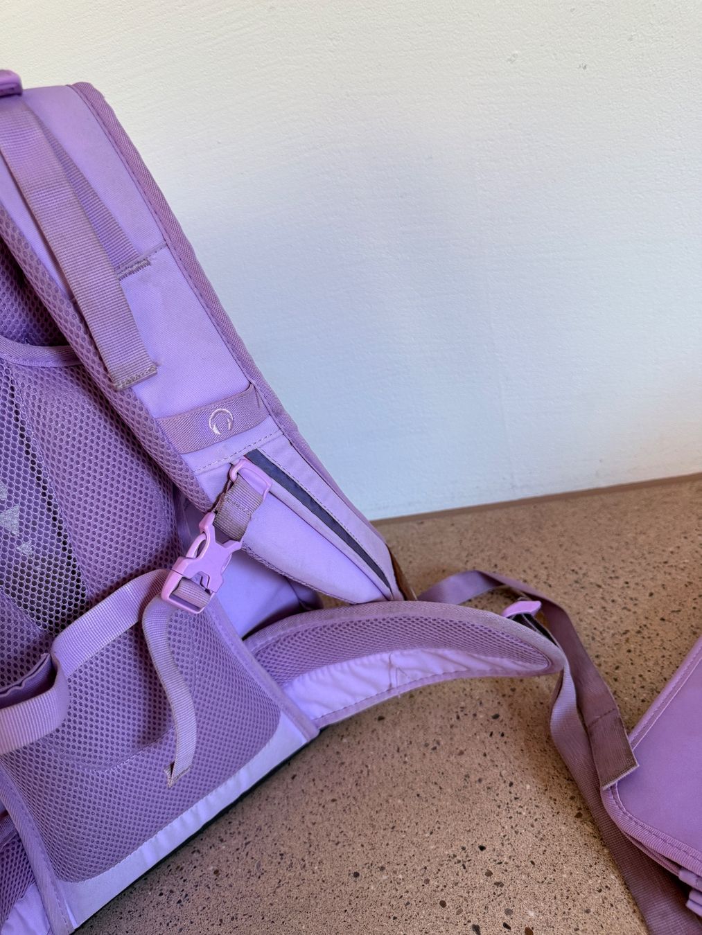 Satch Sacs & sacs à dos: Satch Rucksack Flieder mit Laptop-Tasche – D'occasion à Wohlen AG par sel_2zd6 8