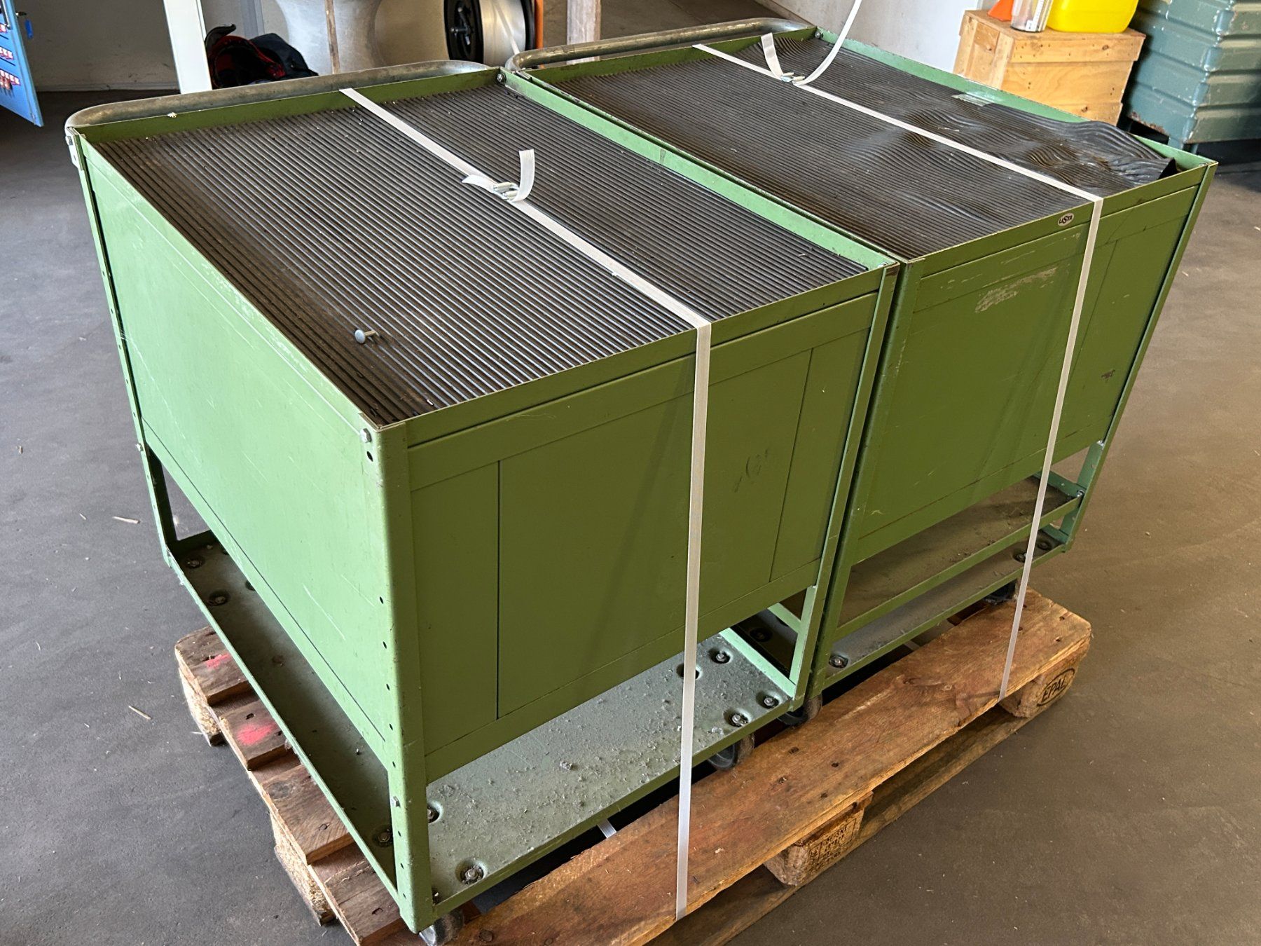 Lista Tutti gli attrezzi: 2 Stück LISTA Werkzeugwagen – Usato da Zofingen venduto da Maschinenfabrik 3