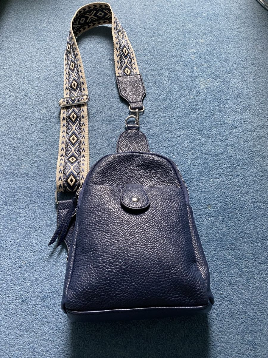 Sacs femmes: Kleiner Rucksack blau ca. 25 cm – Neuf (Voir description) à Zürich par DidierTG