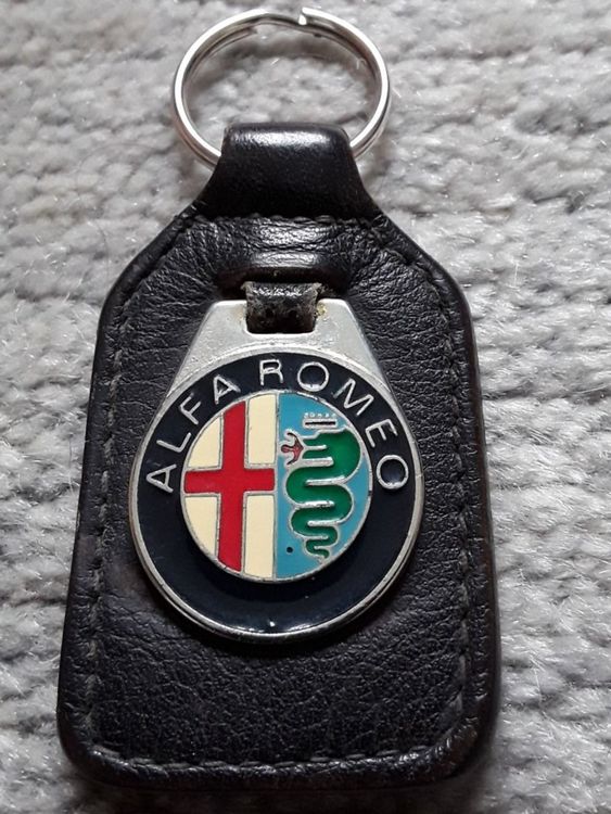Alfa Romeo Schlüsselanhänger silbern emailliert - Maße 38mm