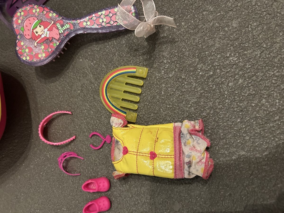Bambole: Lot de poupées et jet ski et accessoires divers - – Usato da Martigny venduto da lovejess 2