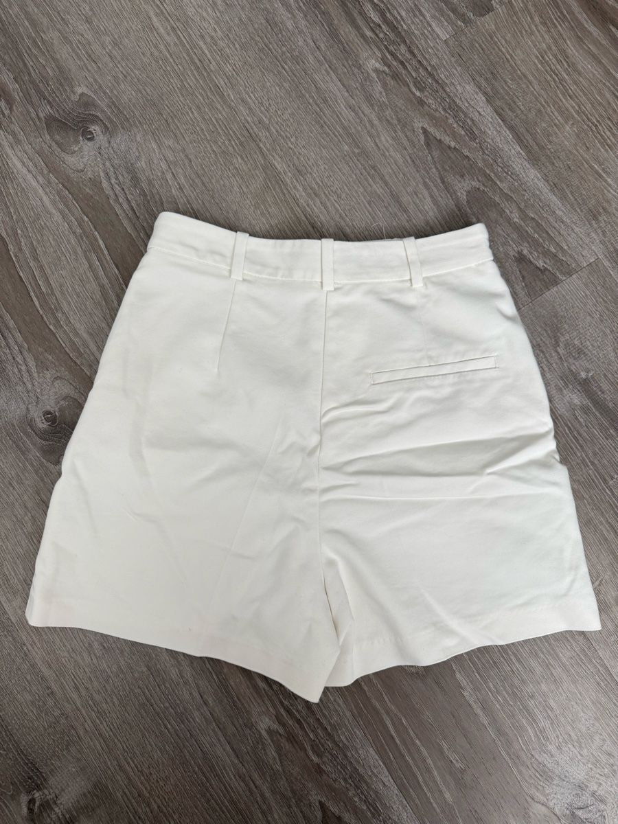 Pantaloni: BOA weisse Shorts Gr. S – Nuovo (secondo la descrizione) da Frauenfeld venduto da sharonhabrik