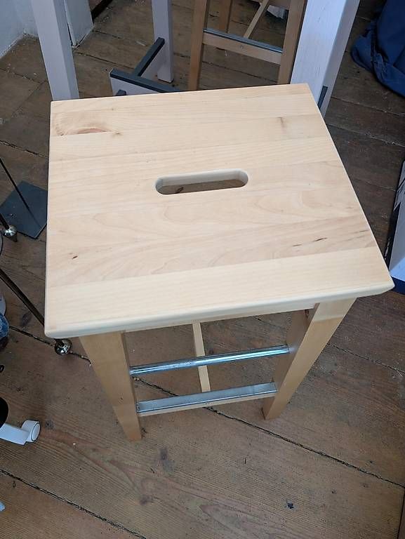 Ikea Tischset: IKEA Bartisch inkl. 2 Barhocker neuwertig – Gebraucht aus Tägerschen von Bachmann_21 2