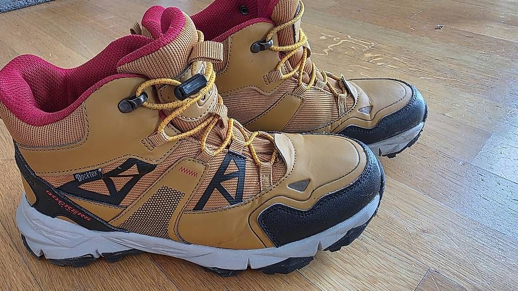 Scarpe per ragazzi: Wanderschuhe Dockers gr 40 – Usato da Hohenrain venduto da JUSTY79