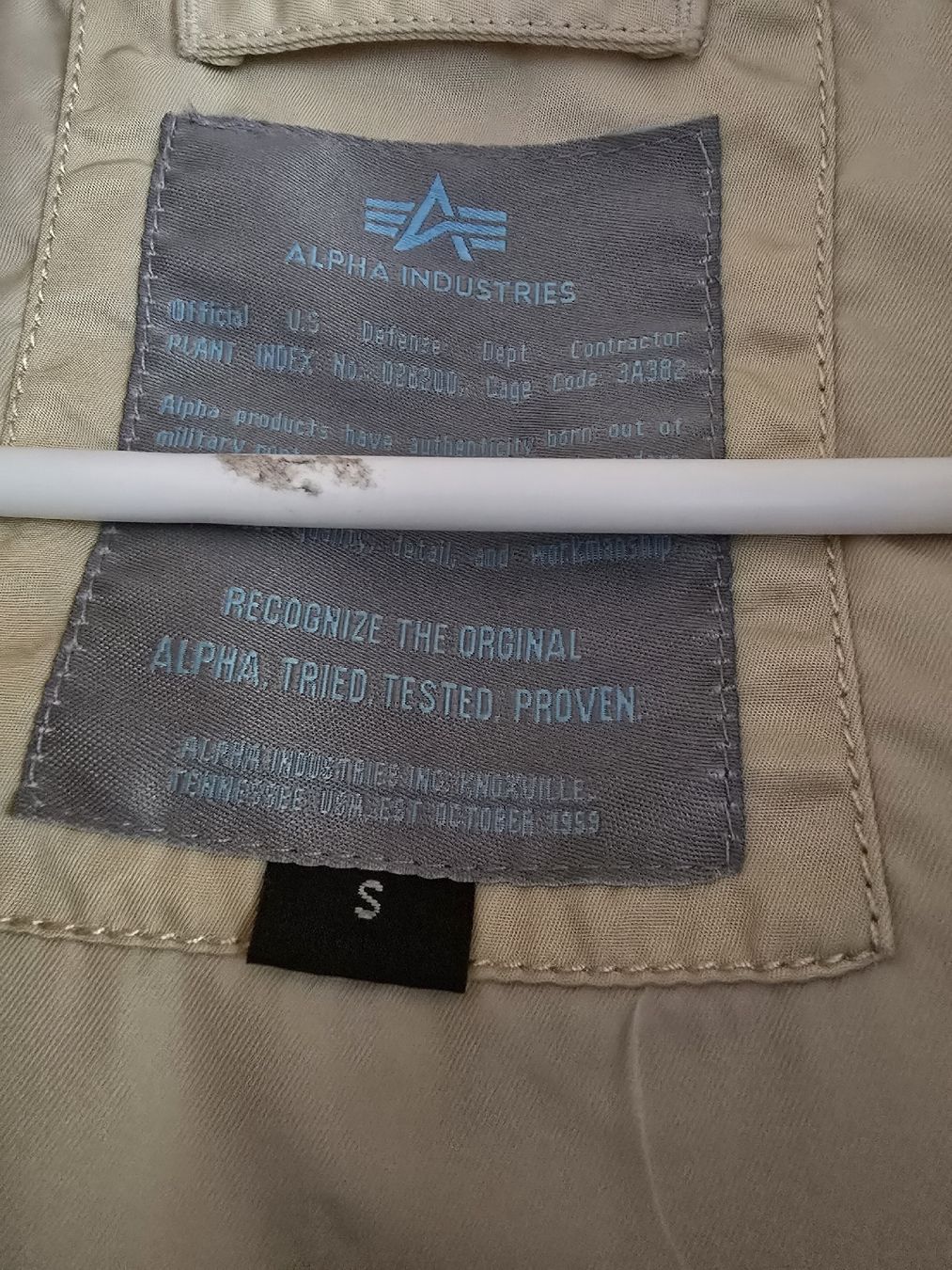Alpha Industries Cappotti: Alpha Industries mantel – Usato da Serneus venduto da flower111 1
