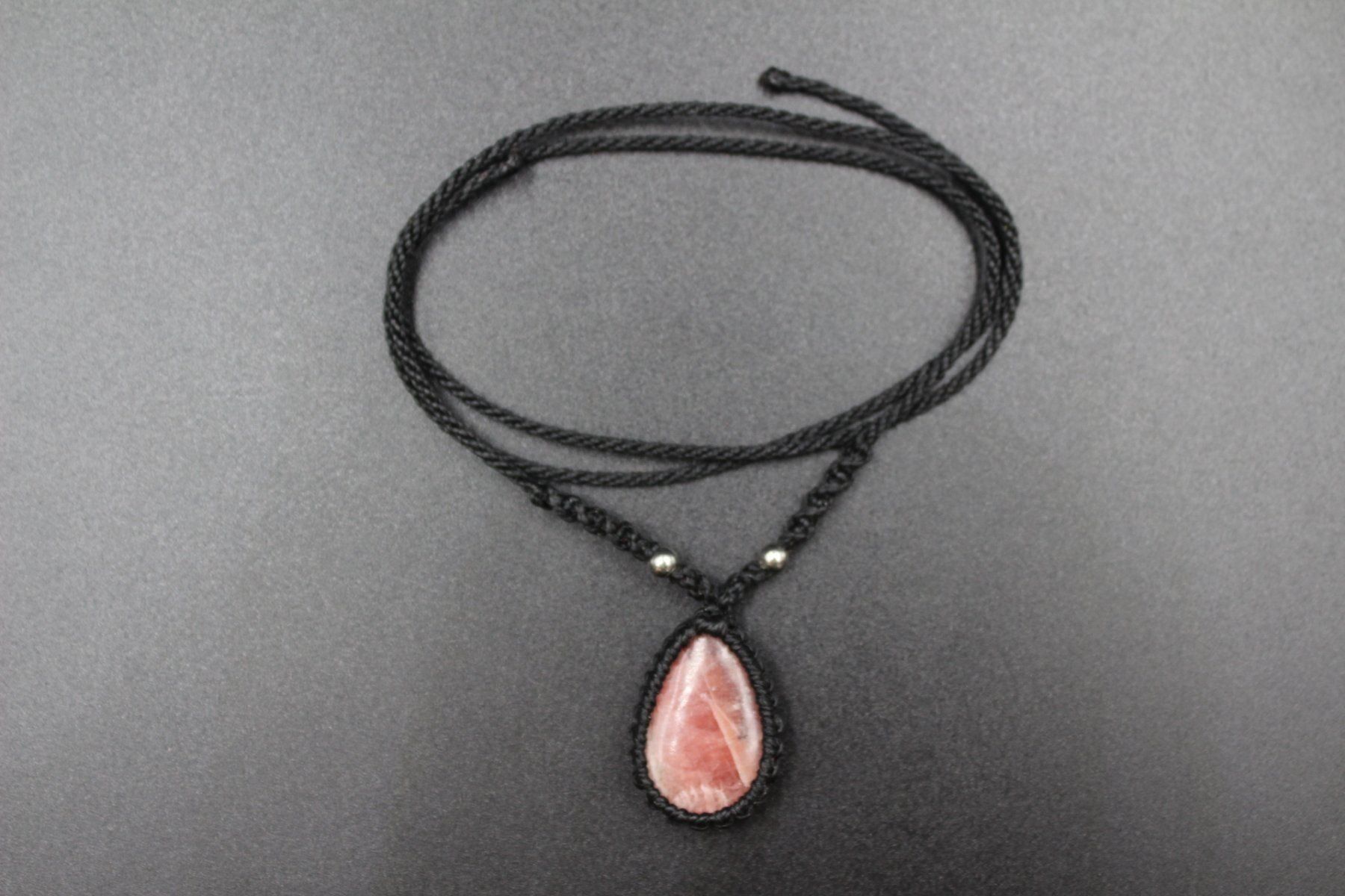 Catenine: Rhodochrosit Kette aus Makramee – Nuovo e nell'imballaggio originale da Zürich venduto da MEVAS-Schmuck 2