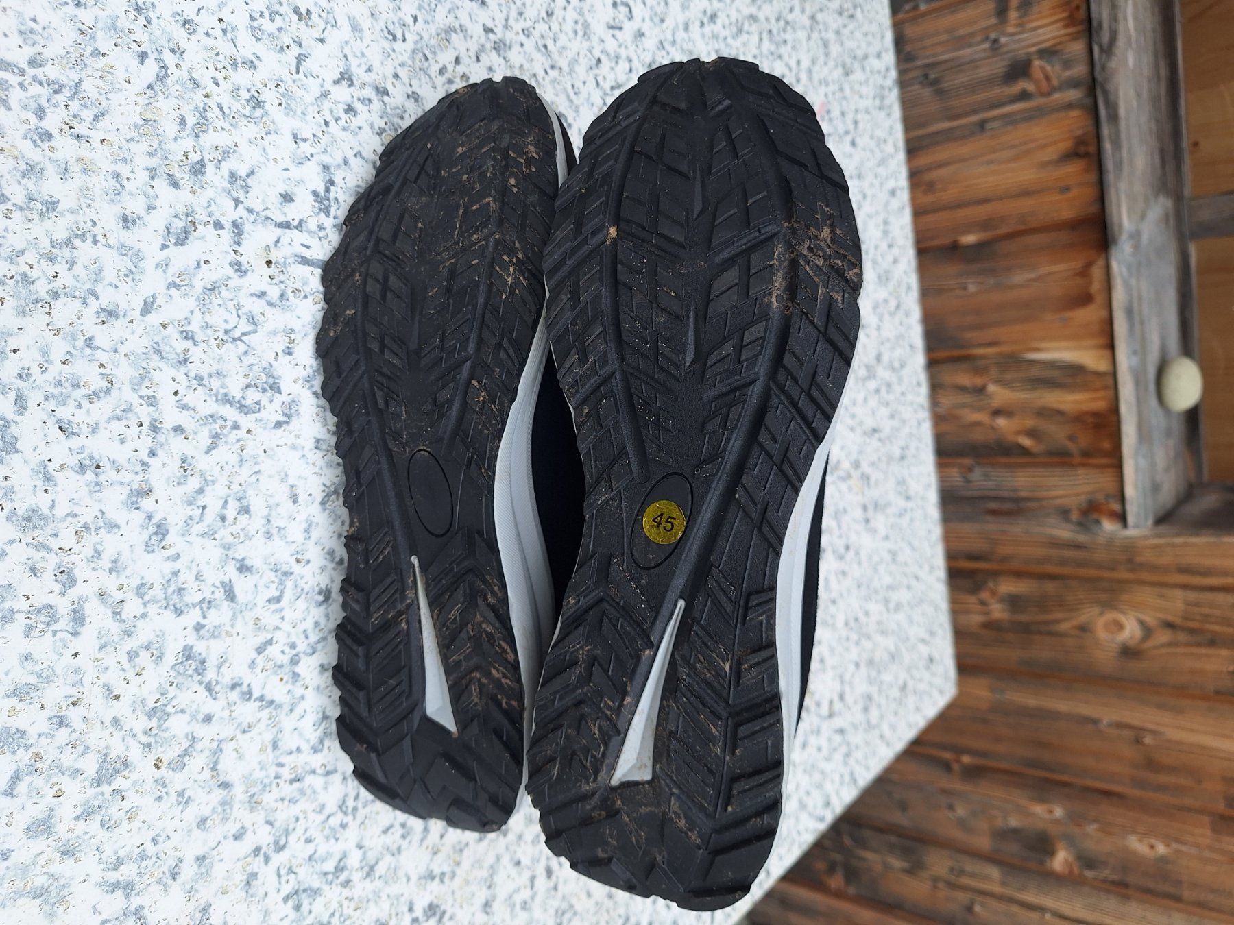 Chaussures hommes: Trekkingschuhe / Halbschuhe, Gr. 45, fast neu – D'occasion à Rüderswil par Moremi07 3