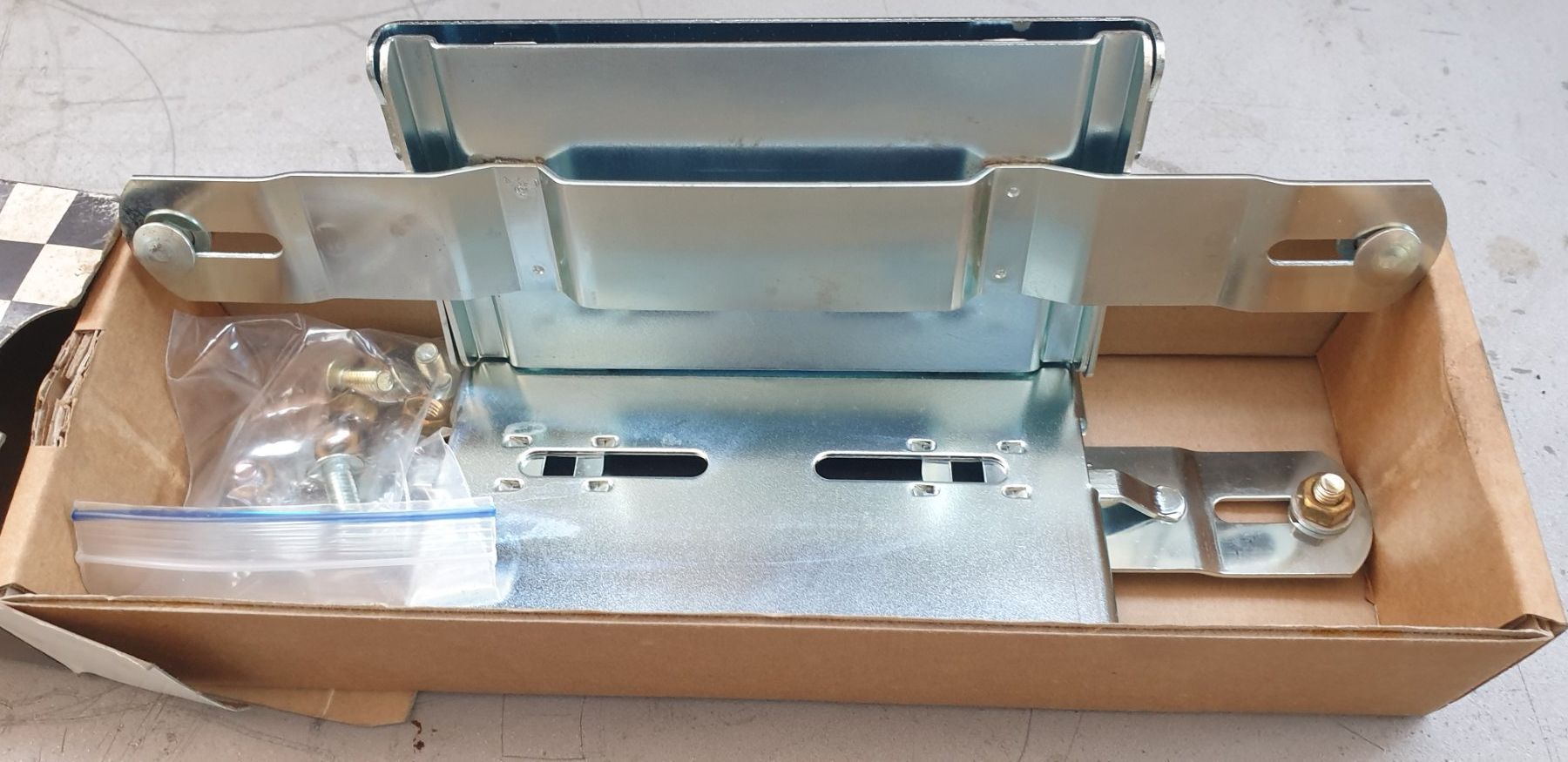 Autres accessoires p. véhicule: Wechselnummernhalter – Neuf avec emballage d'origine à Müllheim Dorf par Linus18 1