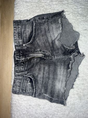 H&M Sommer-Shorts, grau, Gr. 34 - ideal für warme Tage!
