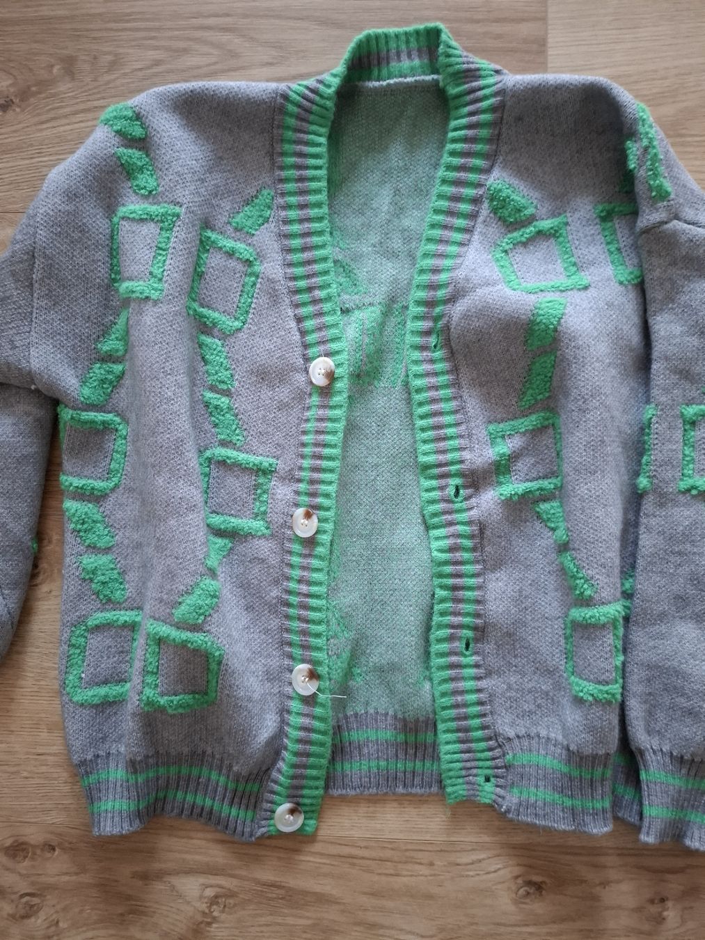 Jacken: Schöne Strickjacke, grau mit grün, Gr. S – Gebraucht aus Ibach von FlyingFox26 4