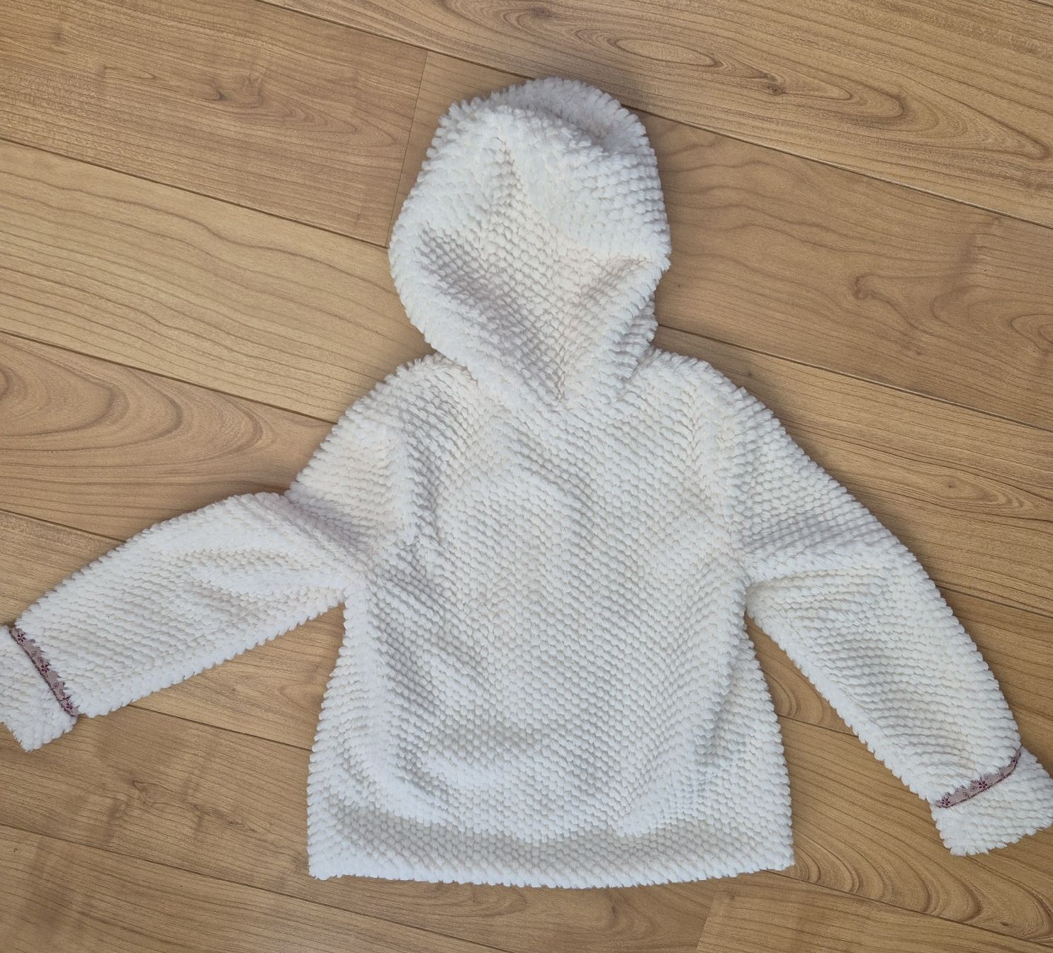 Benetton Maglioni & Felpe: Teddyfellpulli-Jacke ecru Benetton 140 Mädchen – Usato da Silvaplana venduto da suwiss22 1