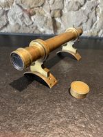 Antikes Sucherfernrohr zu astronomischen Fernrohr Teleskop