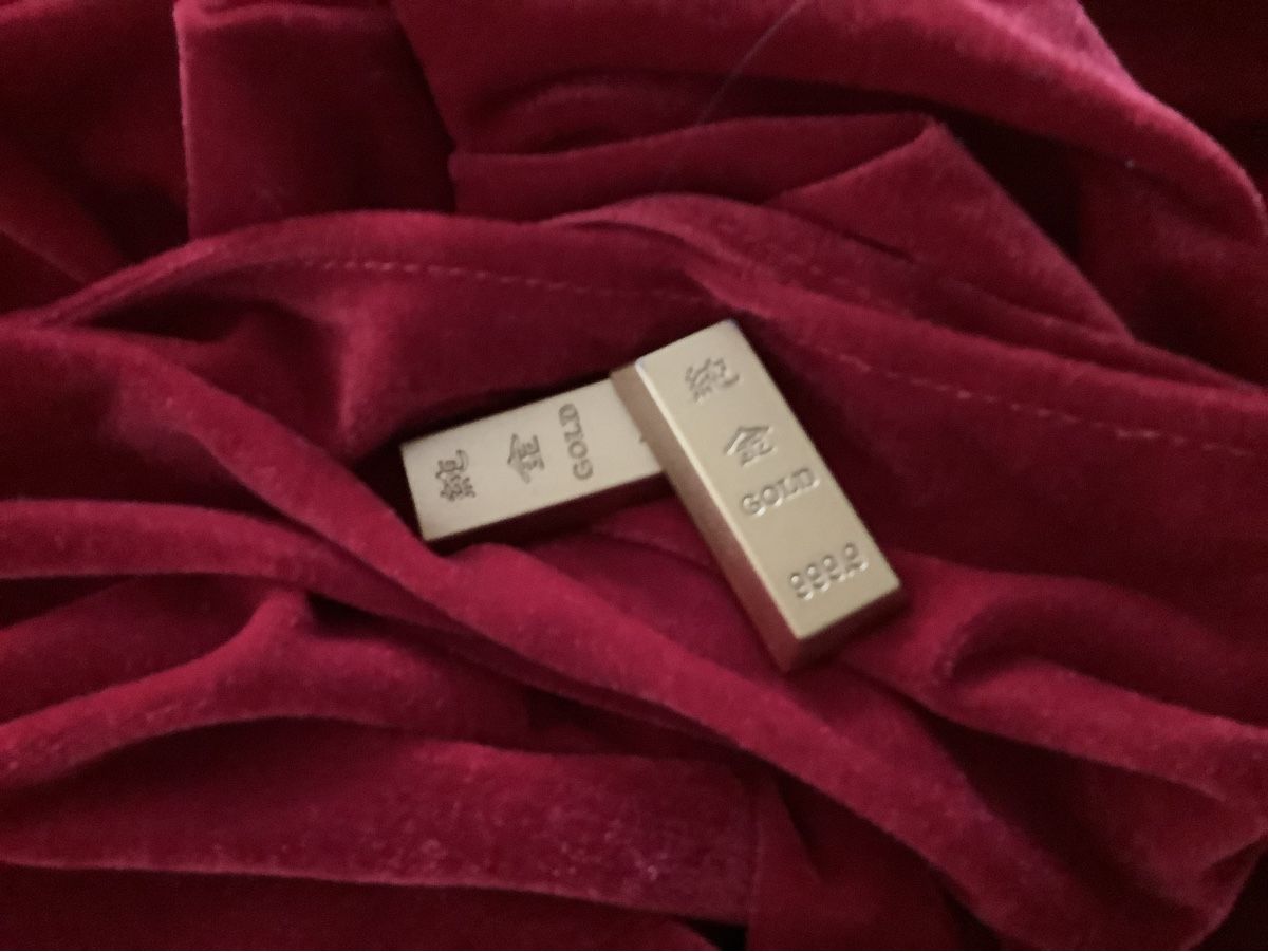 Alle Dekorationen: Goldbarren Imitat, 2 Stk. Dekoration. – Gebraucht aus Rheinfelden von Gazzi 1