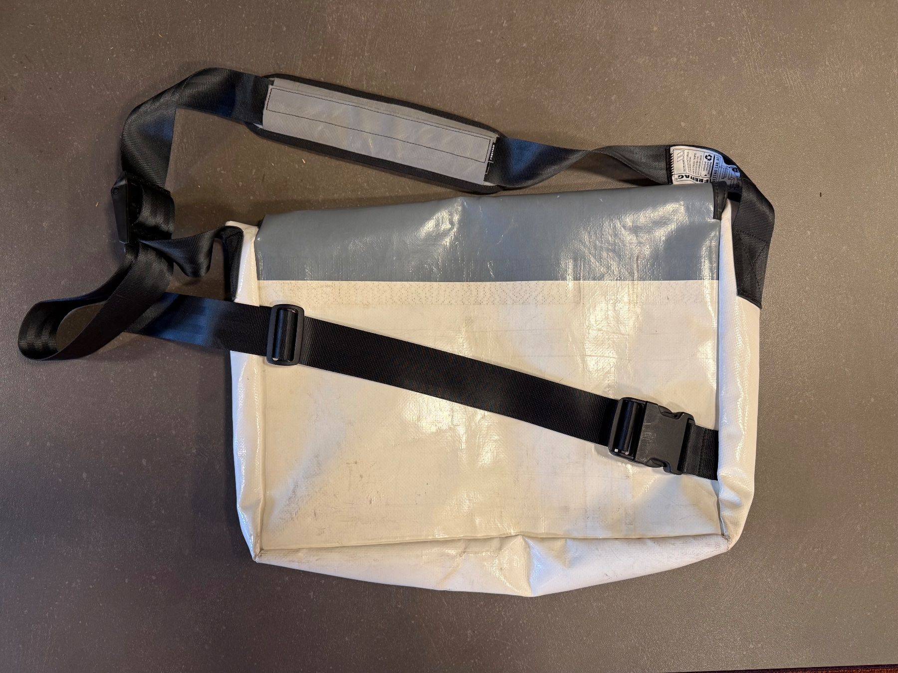 Freitag Sacs: FREITAG Tasche weiss, hellgrau und anthrazit – D'occasion à Rheineck par AdamGerald 3