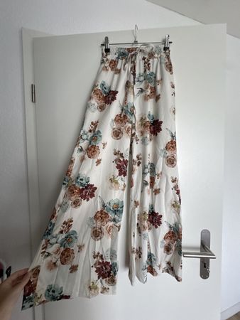 Sommerliche Palazzohose mit Blumenmuster, Grösse XS