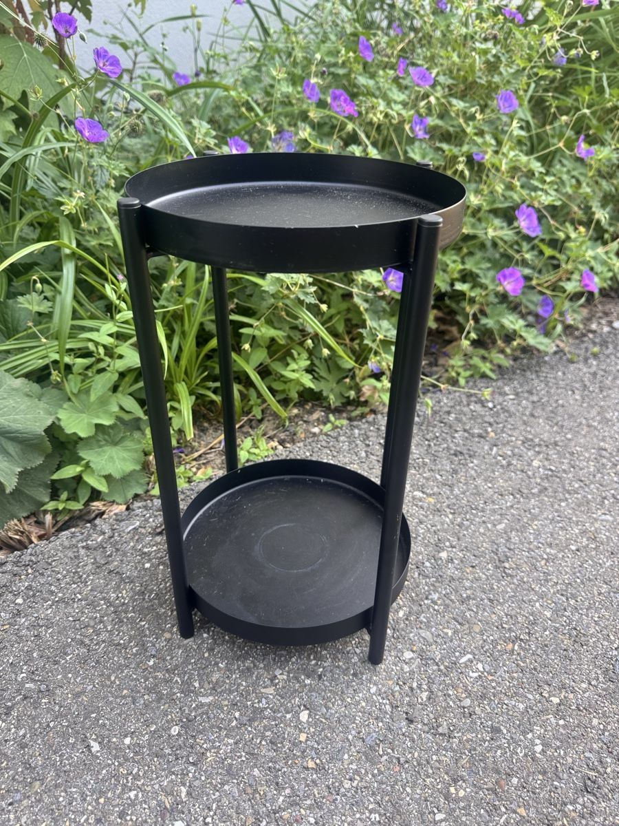 Ikea Tutte le decorazioni: Blumenständer rund schwarz Metall  – Usato da Gibswil venduto da Engelsgleich
