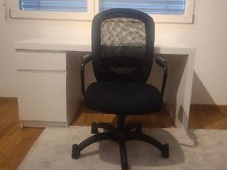 Scrivanie: bureau en bois avec chaise – Usato da Fribourg venduto da chi_c2by
