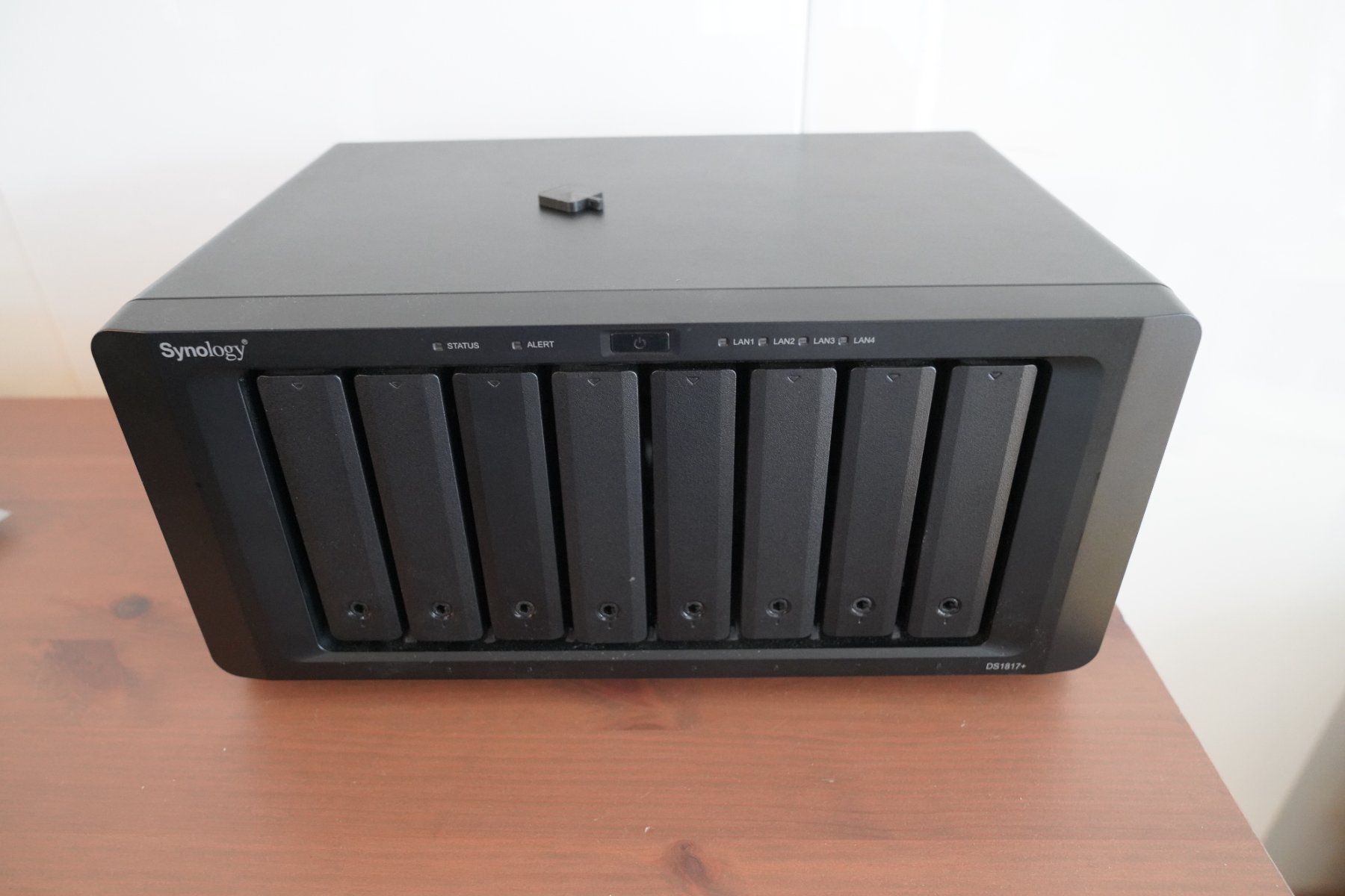 Synology Server: Synology Diskstation DS1817+ mit original 16GB RAM – Gebraucht aus Zürich von Lock5151