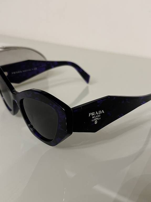 Prada Occhiali & Lenti: Occhiali da sole Prada – Usato da lugano venduto da xen_q9zz 1
