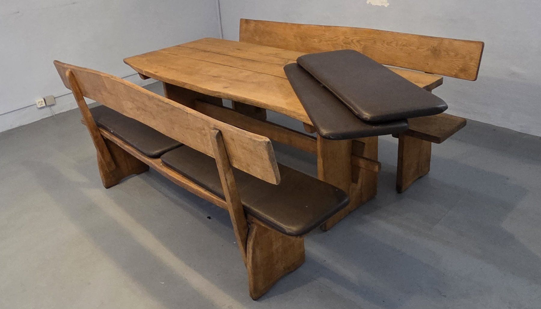 Set di tavolo e panche: Tischgarnitur aus Wildeiche massive, Gartentisch – Usato da Nuglar venduto da xax