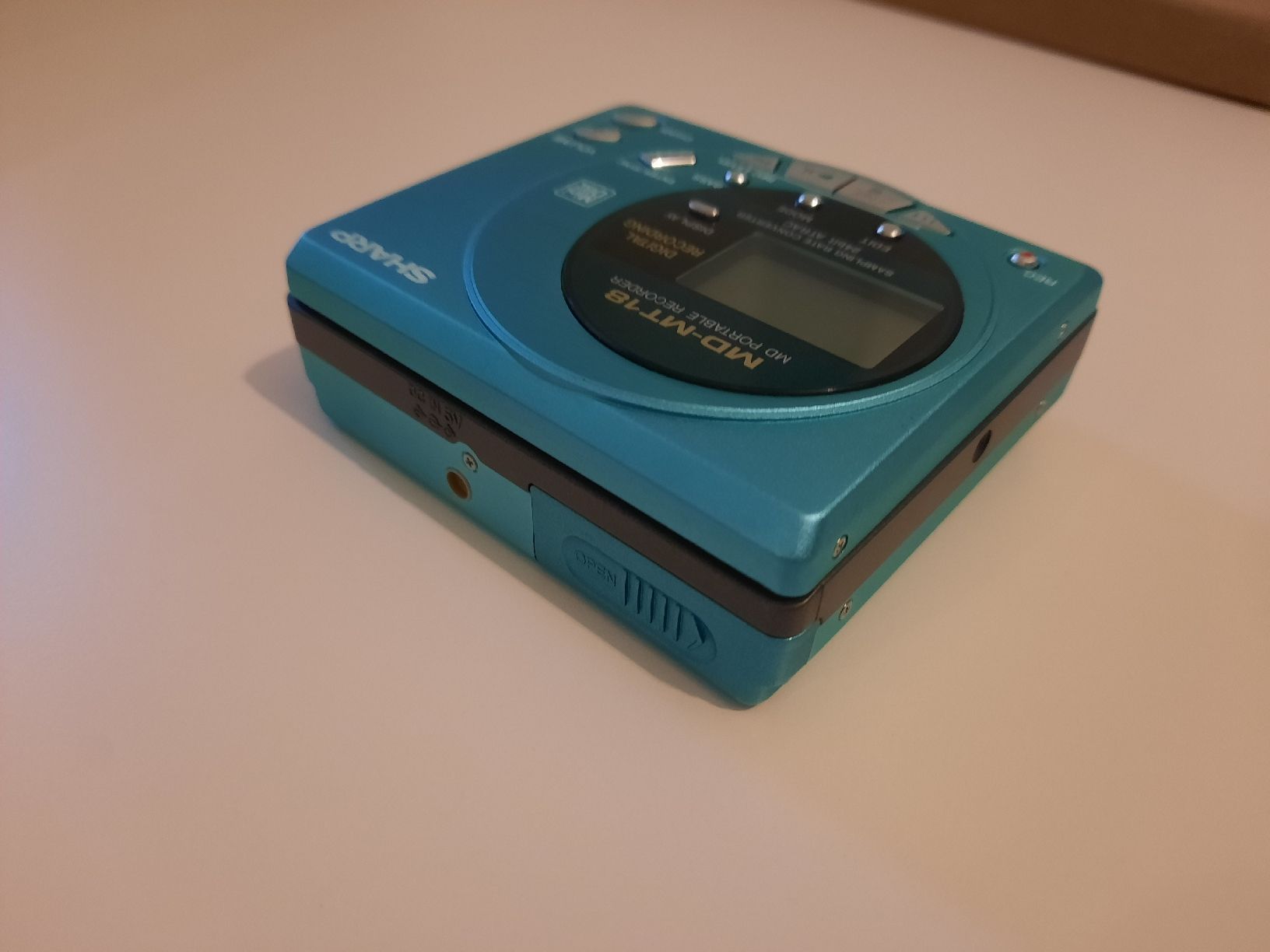 Sharp Tragbarer Mediaplayer: Sharp MD-MT18 MD Recorder tragbar – Gebraucht aus Münchenstein von 2DGames 2