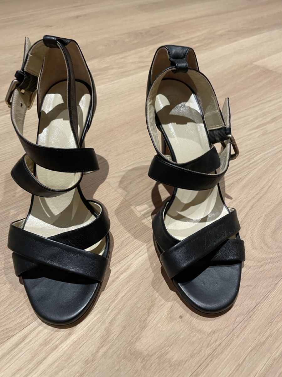 Navyboot Damenschuhe: Navyboot Ledersandalen, Gr. 36, wie NEU!!! – Gebraucht aus Trüllikon von 3PFA