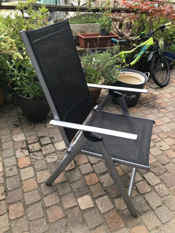 Garten Klappstuhl aus Metall mit Kissen, fast neu Kaufen auf Ricardo