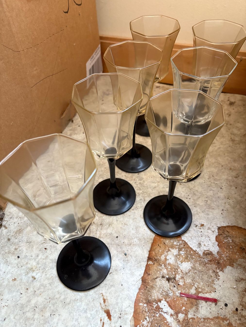 Bicchieri: Verre à vin pied noir – Usato da Grône venduto da natatou 1