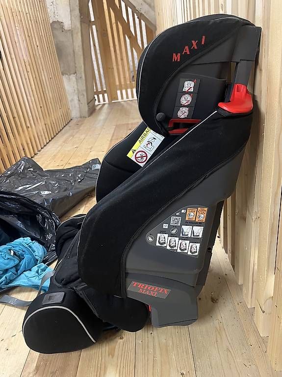 Seggiolini per auto: Klippan Triofix Kindersitz – Usato da Zürich venduto da lea_8j6n 1