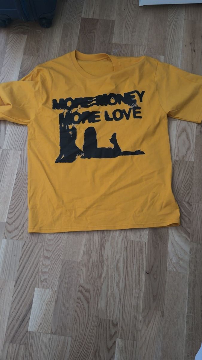 T-shirt: More money more love tshirt – Nuovo (secondo la descrizione) da Pieterlen venduto da sam_58jm