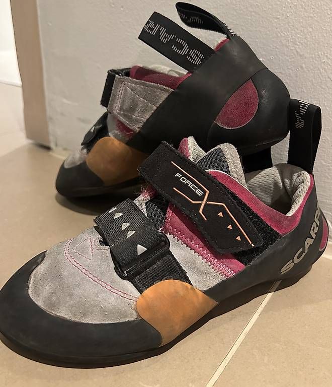 Scarpe da uomo: Scarpette da arrampicata SCARPATE  – Usato da Comano venduto da lca_d99v
