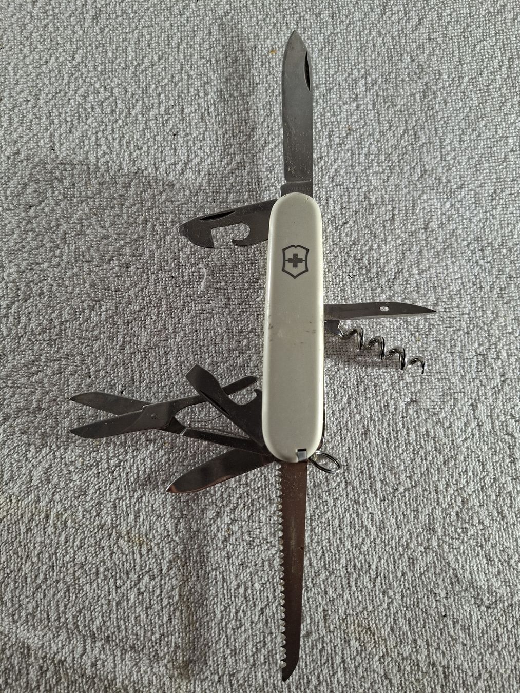 Victorinox Taschenmesser: 2 Viktorinox Officier Suisse – Gebraucht aus Grindelwald von carro5 3