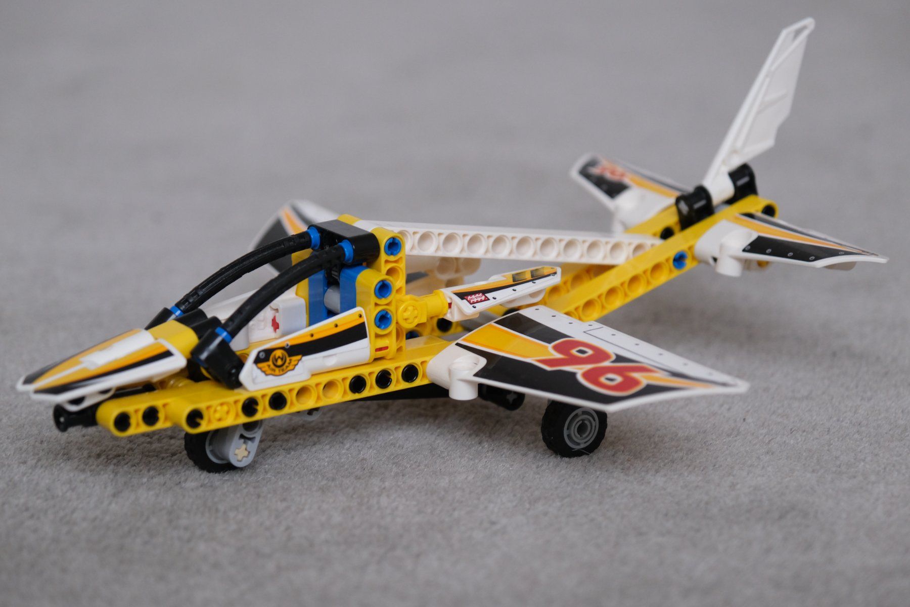 Lego Kit di costruzioni: Lego Technic set 42044 Düsenflugzeug / Avion – Usato da Nyon venduto da JJZA 1