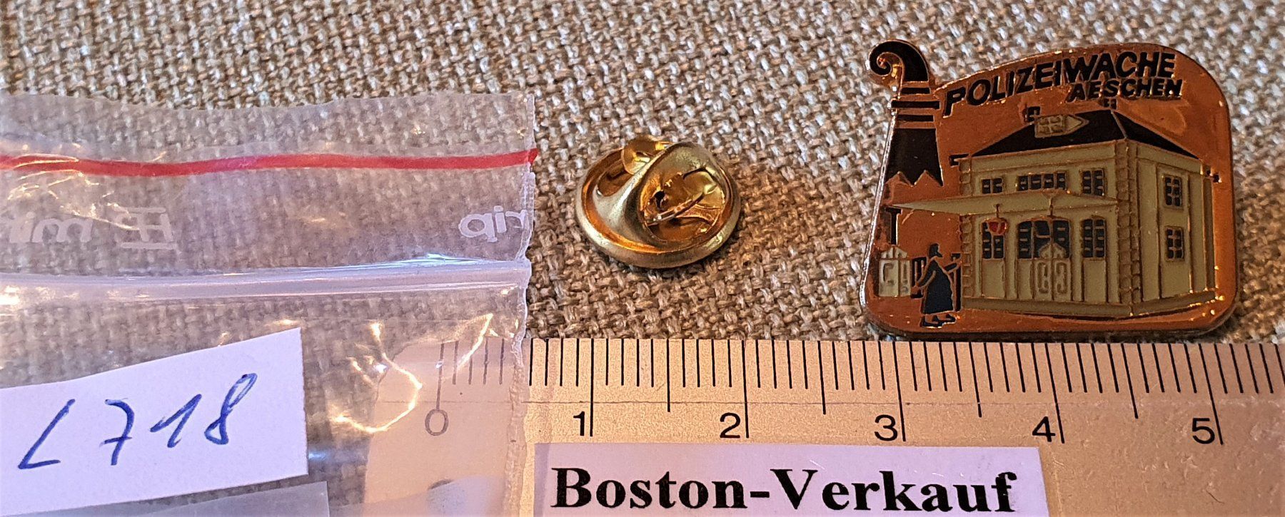 Plaketten & Abzeichen: L718 - Pin Basler Polizei Wache Aeschen / Aeschenplatz – Gebraucht aus Reinach BL von Boston-Verkauf 1