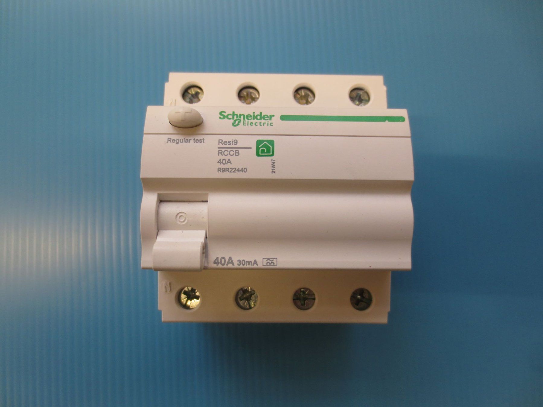 Schalter: Schneider FI 40A 30mA 4Polig Fehlerstrom – Neu und originalverpackt aus Sulz LU von Elektrofachverkauf 1